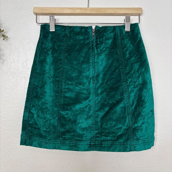 Free People  Mini Skirt Emerald Green Velvet Paneled Zip Fly Size 2 - Picture 4 of 6